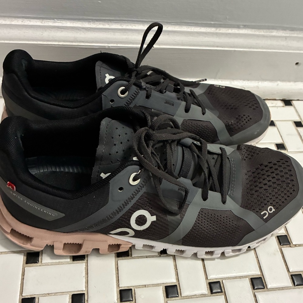 On Running Charcoal and Black Sneakers - Picture 2 of 7